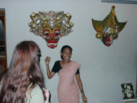 Maskenschnitzerei in Ambalangoda   (3/127)