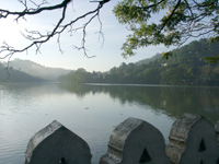 Kandy im Morgengrauen   (48/127)